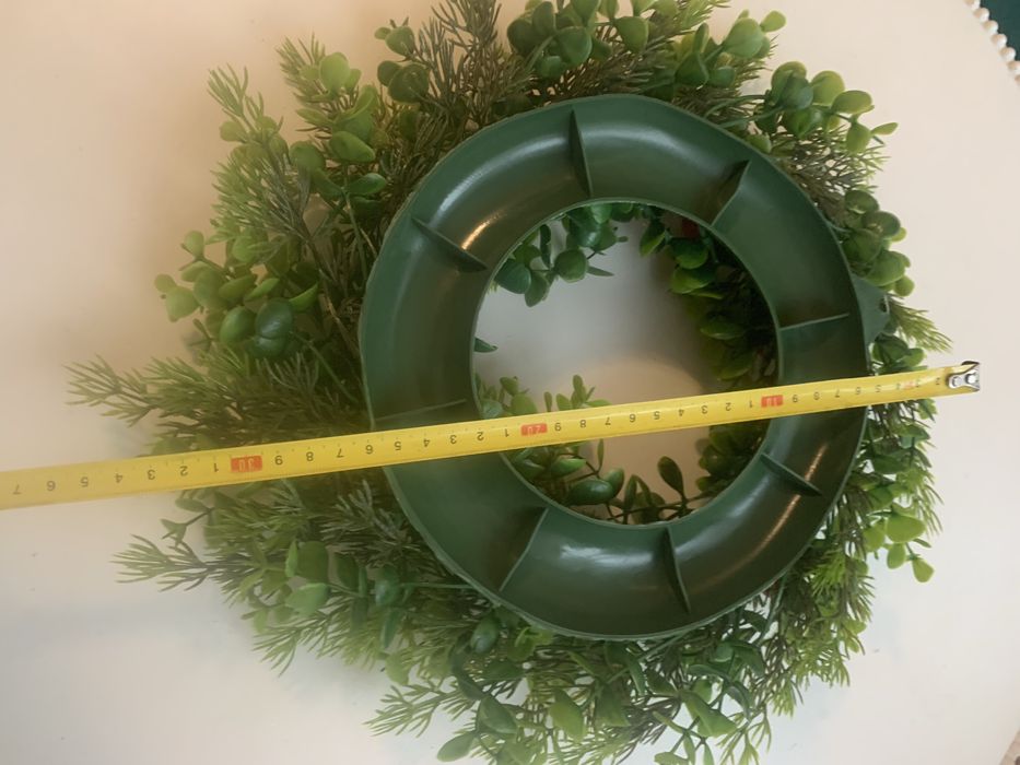 Wianek swiateczny ! Sztuczny !