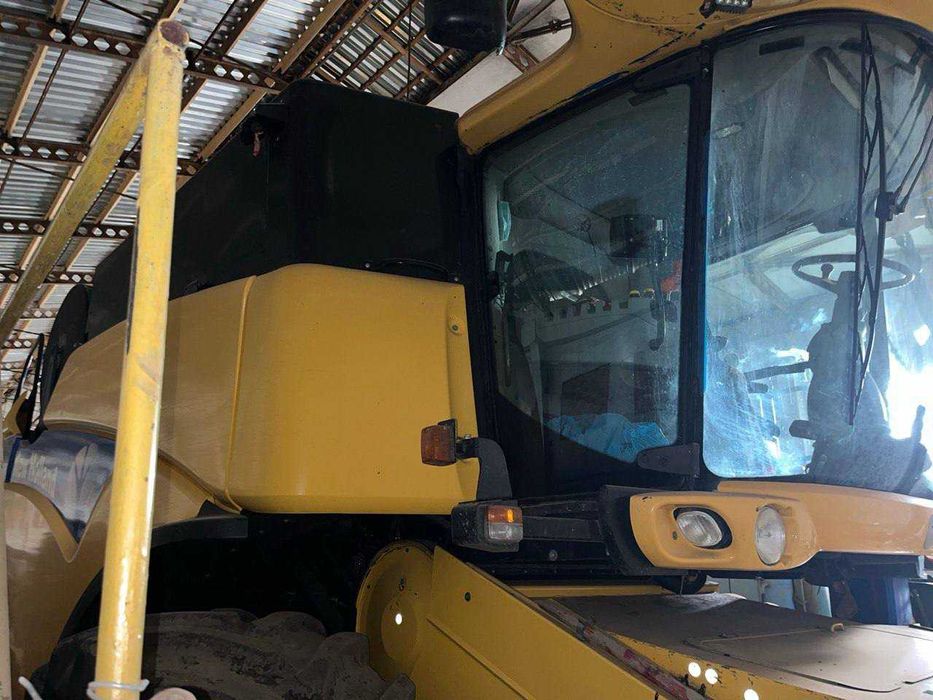 Комбайн New Holland CX8080