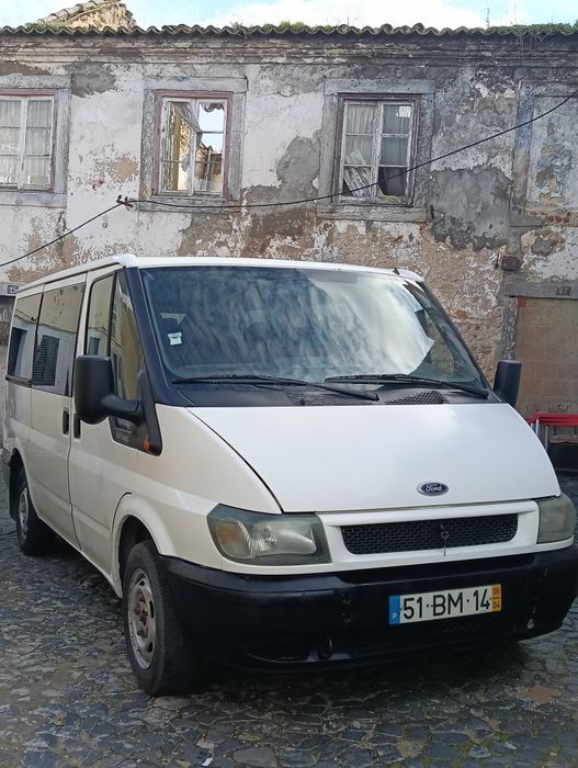 Trata-se Ford Transit 2006
