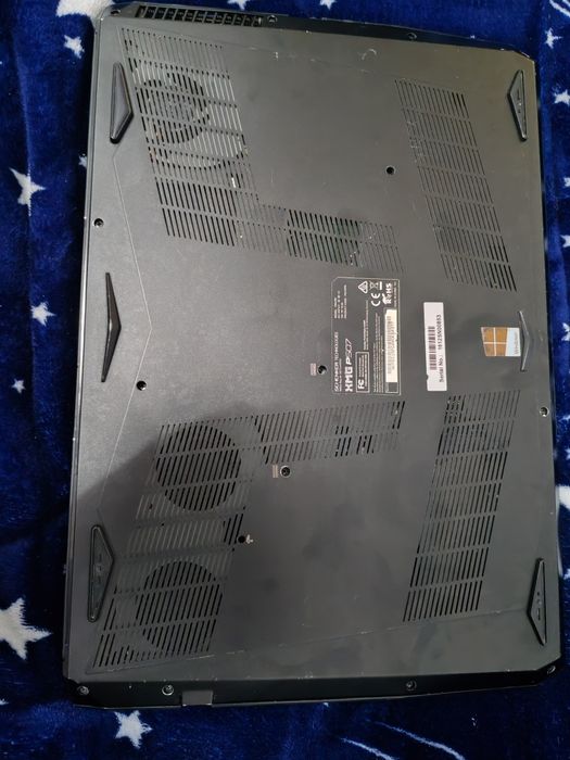 Portátil Gaming XMG  – i7 / GTX 1060 / 16GB RAM / SSD 480GB