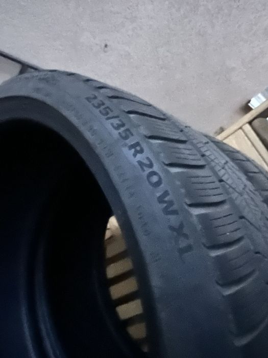Continental 235/35/20 W XL зима