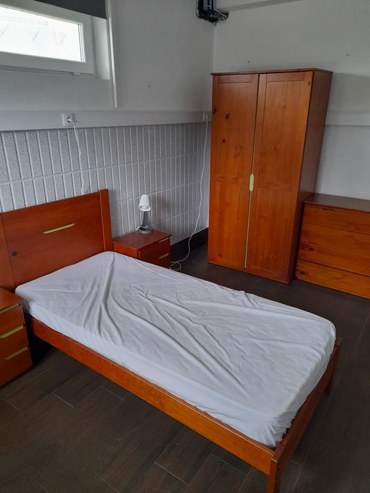 Quarto individual para alugar.