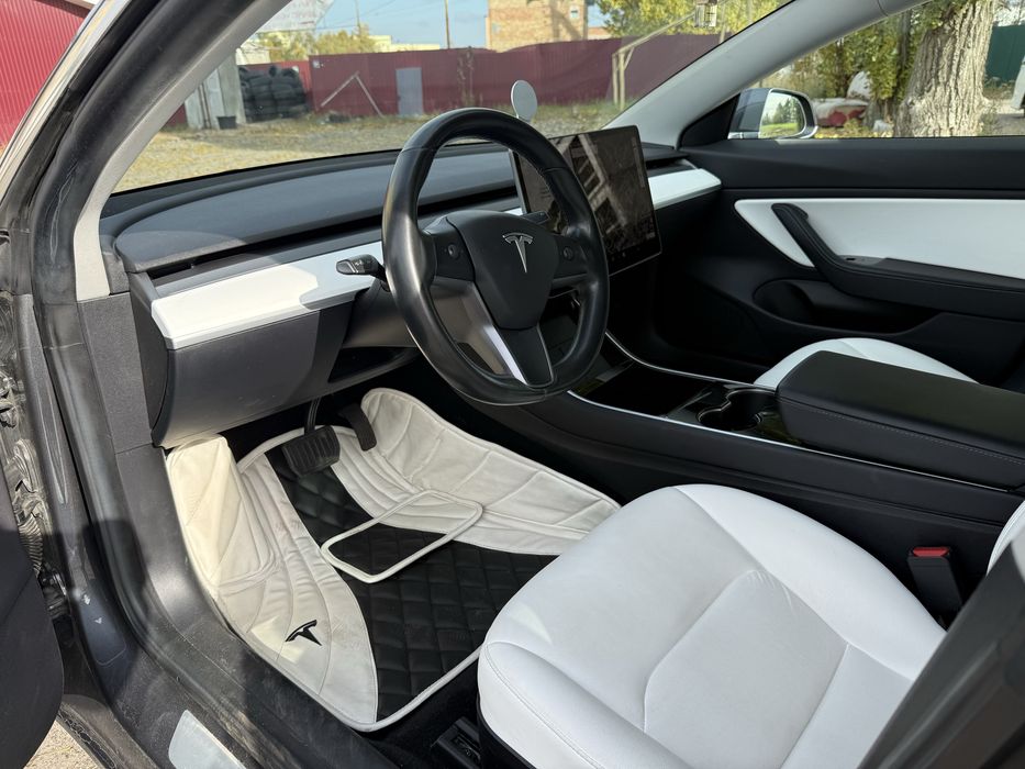 Tesla Model 3 2019 — автопілот, CCS2, Українська навігація