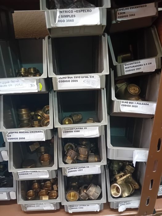 Recheio de loja de ferragens