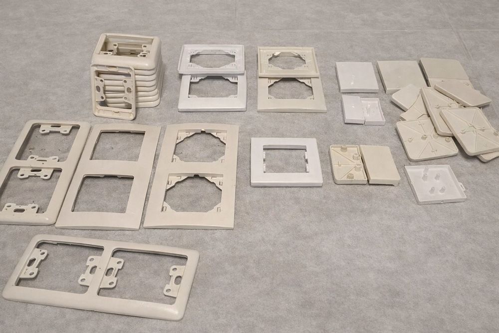 Vendo lote completo de espelhos, suportes e tampas de tomadas