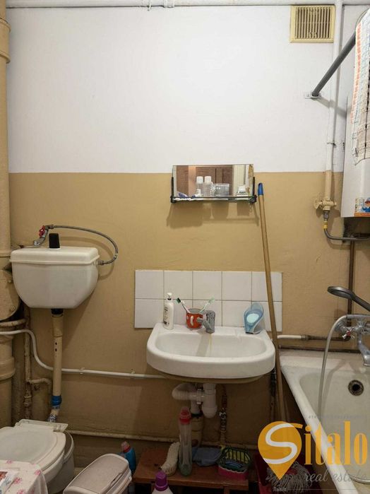 Продаж 2 кімнатної квартири в цегляному будинку , вулиця Канівська