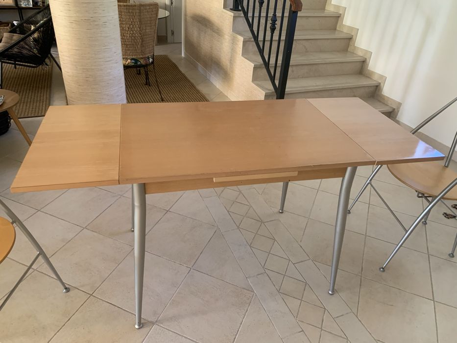 Mesa e duas cadeiras