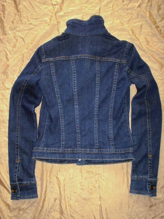 Бренд Mango Jeans Barcelona джинсовая стрейчевая куртка на девушку