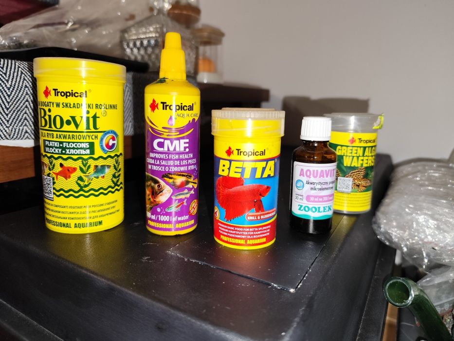 Zestaw pokarmów i witamin dla rybek