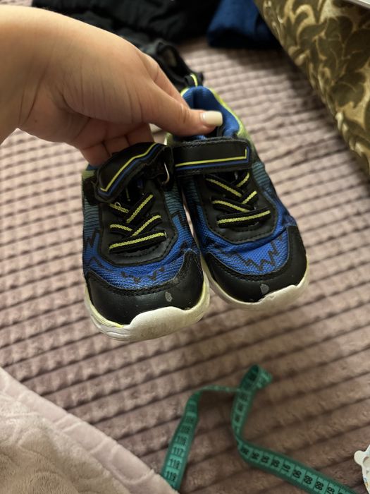 Кросівки дитячі 25 р