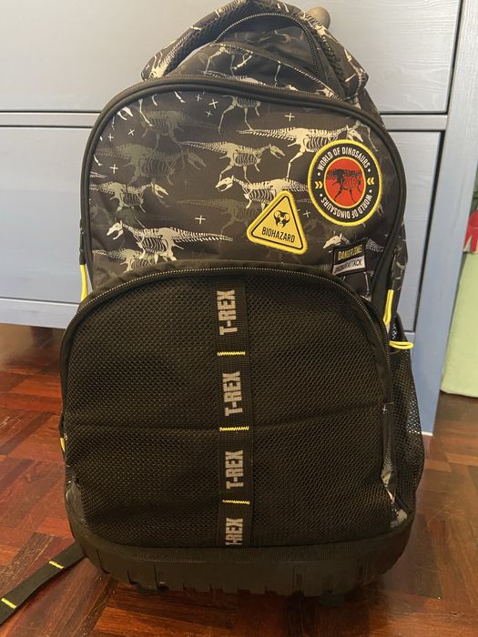 Mochila T-Rex com rodinhas