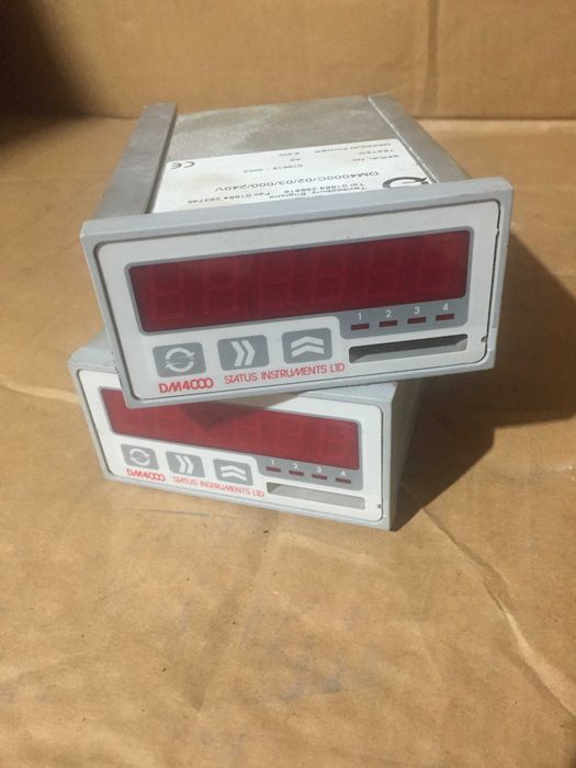 STATUS INSTRUMENTS DM4000U контролер температури