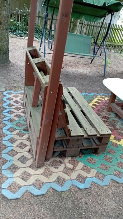 Solidne meble ogrodowe z palet, komplet 2 sofy i stolik