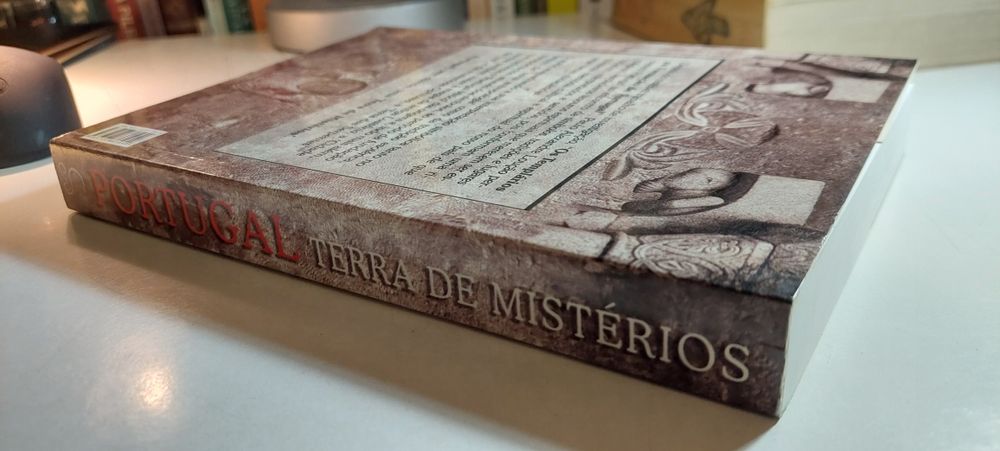 Portugal, Terra de Mistérios - Paulo Alexandre Loução (2001)