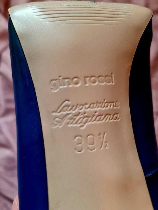 Szpilki granatowe Gino Rossi