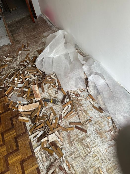 Instalação de chão flutuante ou vinílico.