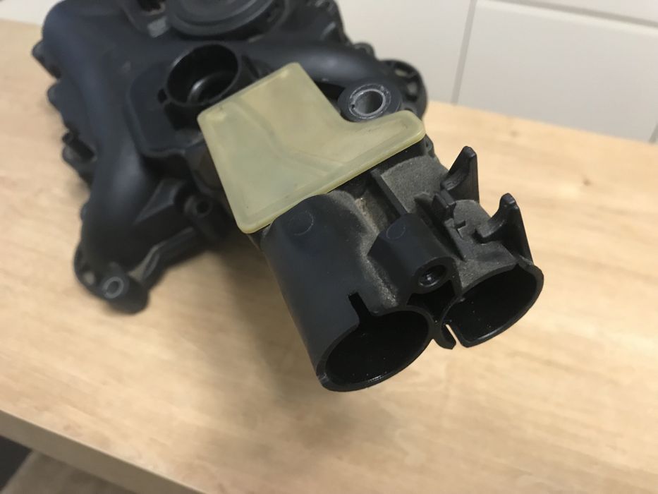 06e103547 VAG клапан картерних газів