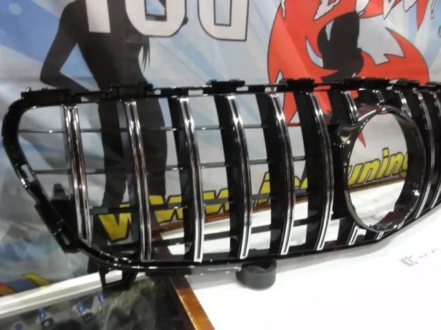 Grelha frontal com suporte de símbolo para Mercedes Classe A W176 2016-2018 GT-R / Panamericana LOOK em cromado e preto brilhante em plástico ABS