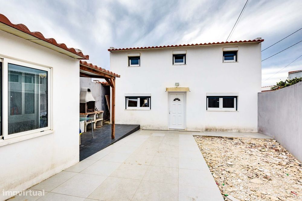 Moradia rodeada de paisagem verde a apenas 8 minutos do centro de Casc