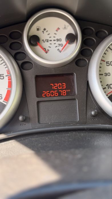 Peugeot 207 1.4 HDI troco por carro 5 lugares
