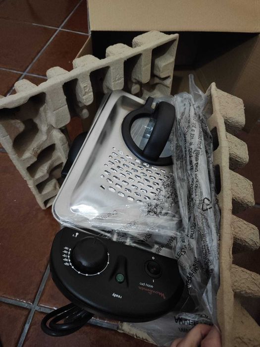 Fritadeira Moulinex Easy Pro - NOVA