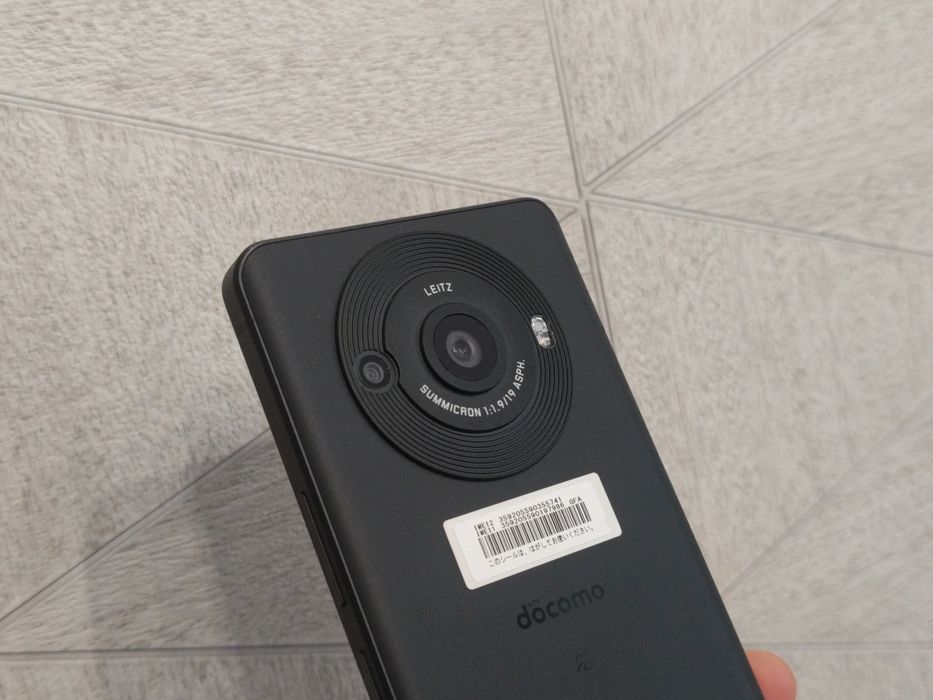 Флагман від японського бренду Sharp AQUOS SH-51D - 2sim Snap 8Gen2, 12/256, NFC, IP68, 6.6" 1-240гц