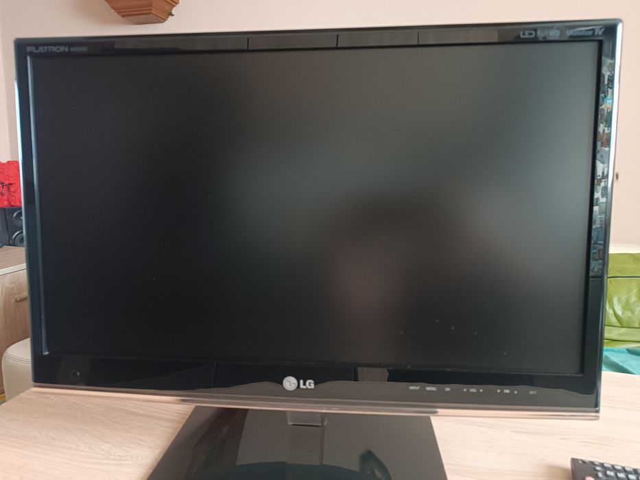 Monitor z tunerem telewizyjnym LG