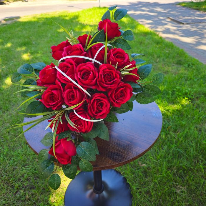 Stroik wiązanka róże premium sztuczne kwiaty bukiet na grób cmentarz
