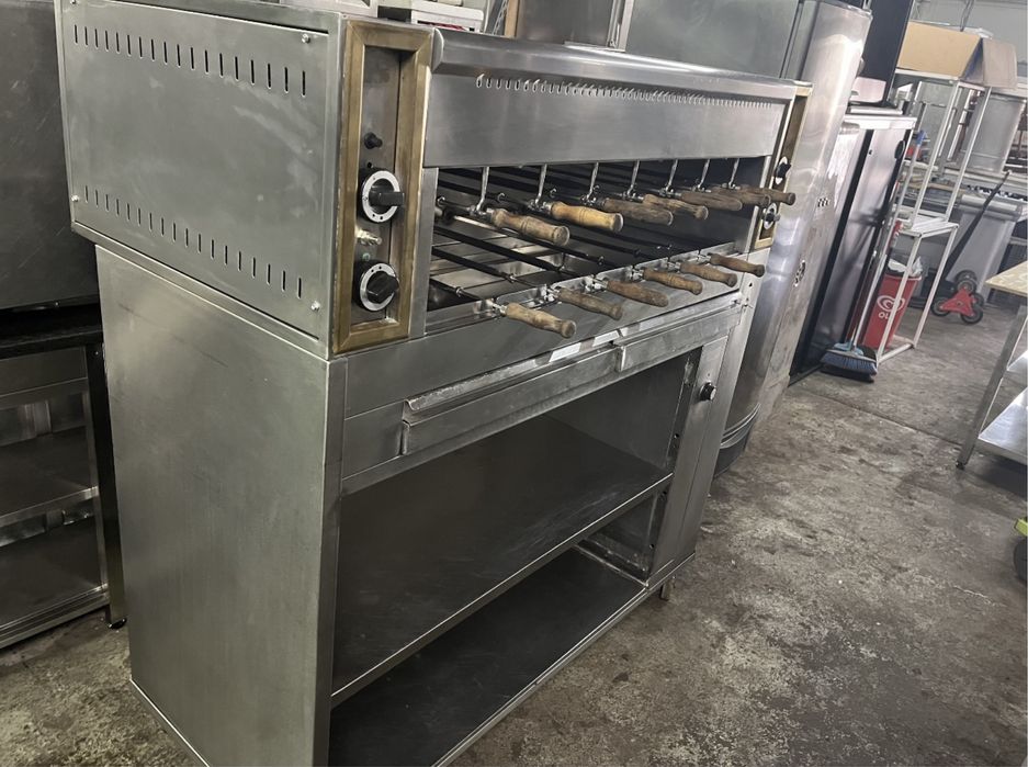 Churrasqueira Rodizio a gás de 20 espetos com móvel de arrumação