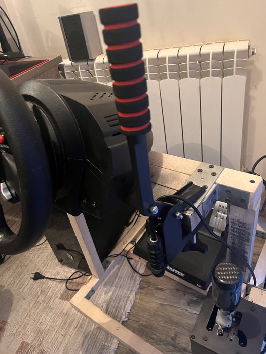 Продам руль Thrustmaster t300 ferrari +кпп +ручник