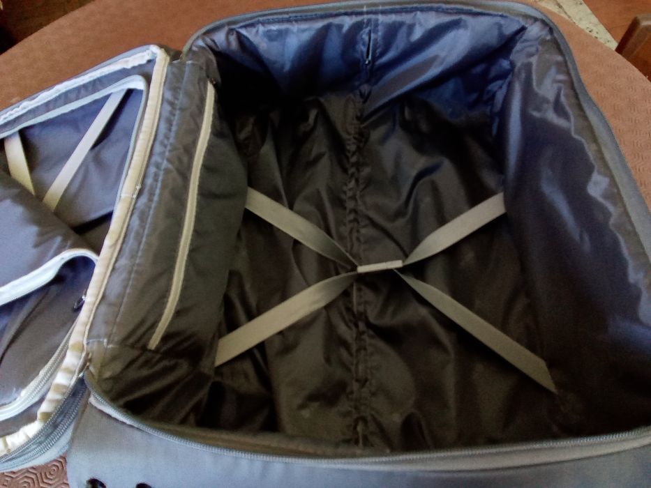 Malas de viagem quase novas