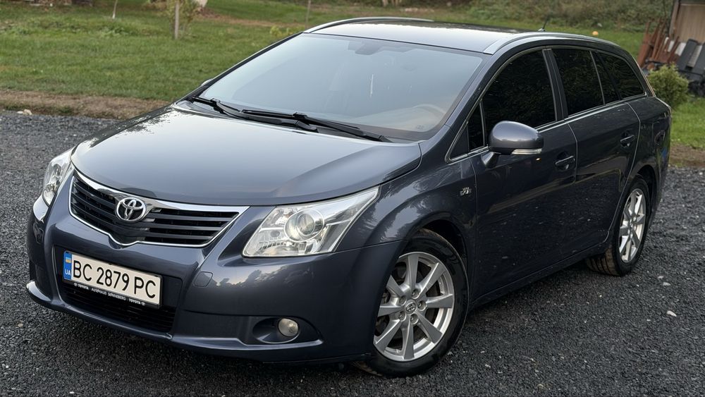 Toyota Avensis.