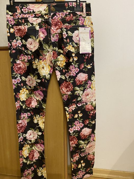 Spodnie w kwiaty