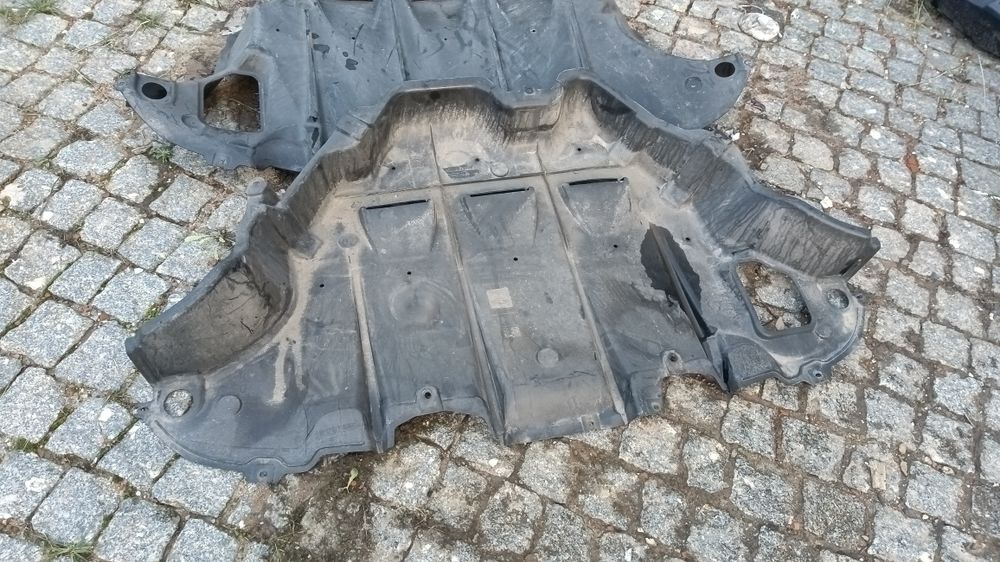 Blindagem proteção Nissan Leaf plástico baixo