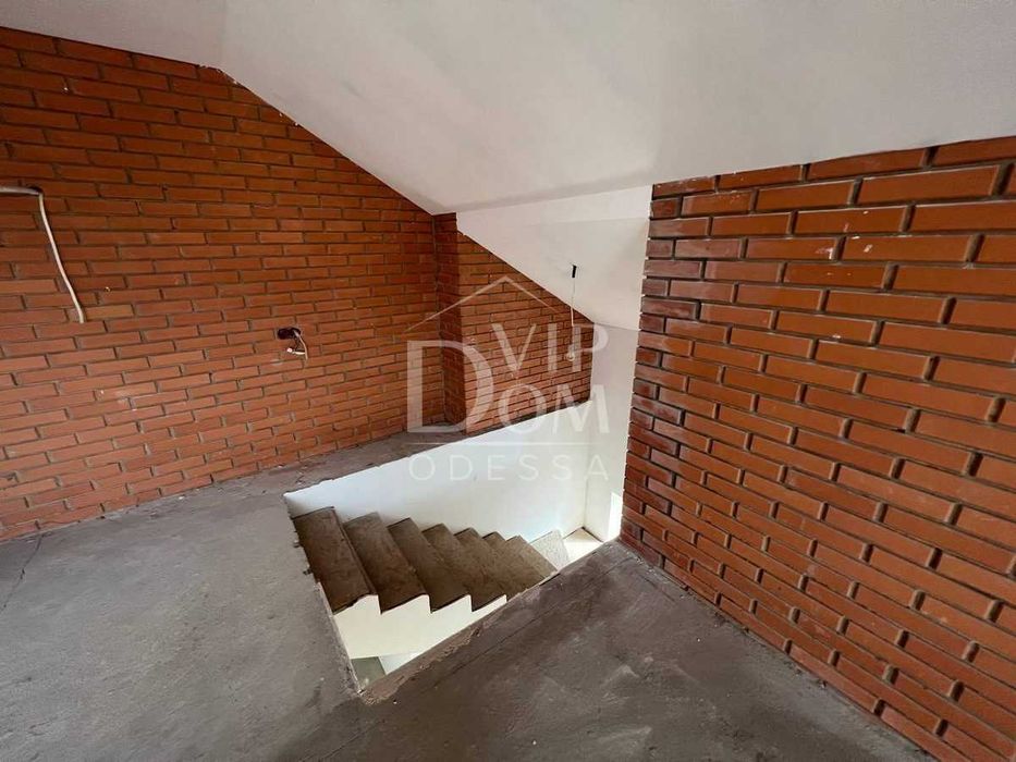 ПРОДАМ Отличный  Дом из кирпича и ракушечника Киевский район.