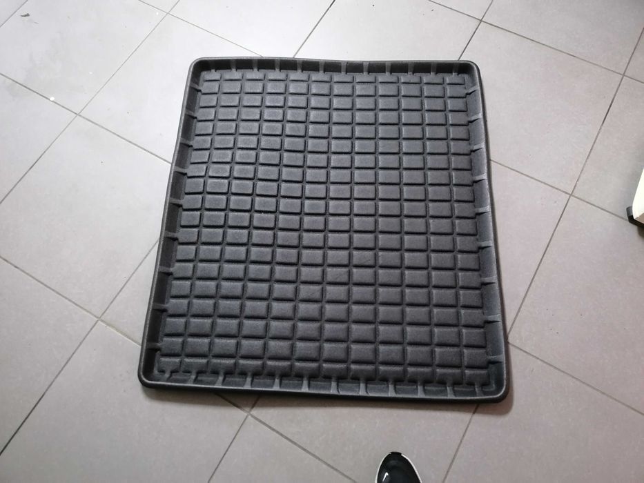 4 tampões novos originais p/ jante Photon de 18” Tesla Model 3 Highland 2024
