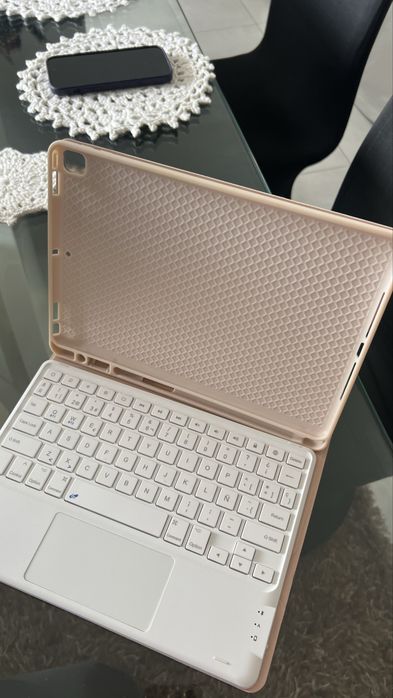 Capa e teclado Ipad 9