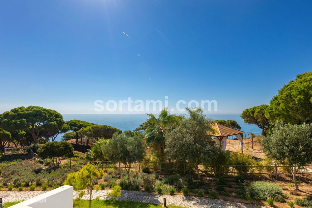 T2 Semi-Detached House for Sale in Albufeira and Olhos de Água, Albufeira