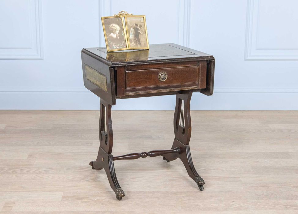 Антикварний столик, тумбочка, столик антикварный