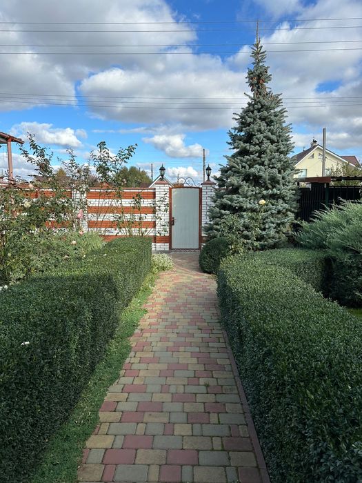 Продам одноповерховий будинок  на дві сім'ї, м.Бровари