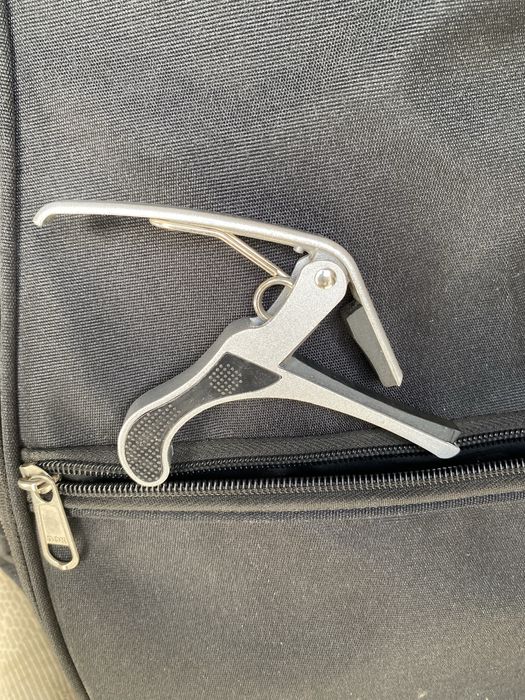 Маленька гітара укулеле.