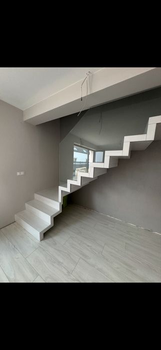 Schody na beton, stopnie, nakładki drewniane