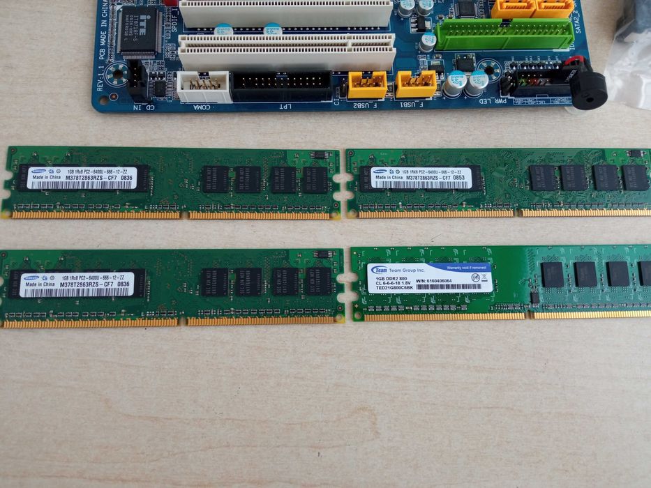 Материнська плата Gigabyte GA-EP43-UD3L s775 процесор пам'ять