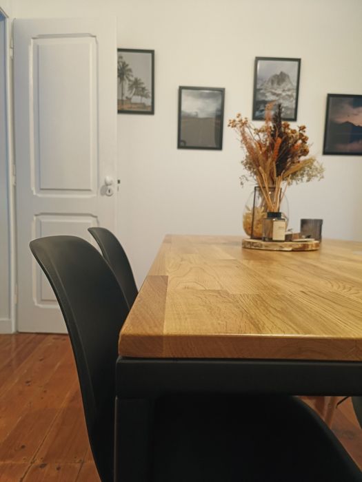Vendo conjunto mesa e 4 cadeiras