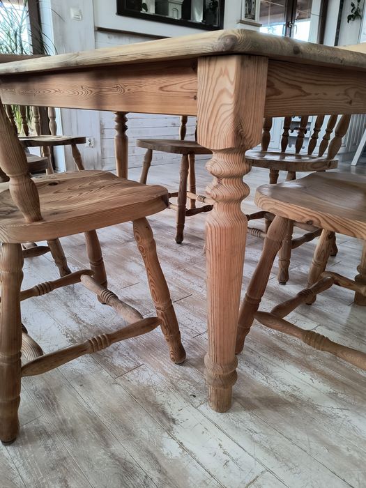 Stół drewniany z 6 krzesłami