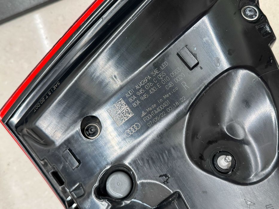 Задні фонарі б/у на Ауді Q5 80A рестайлінг Америка 2022р.