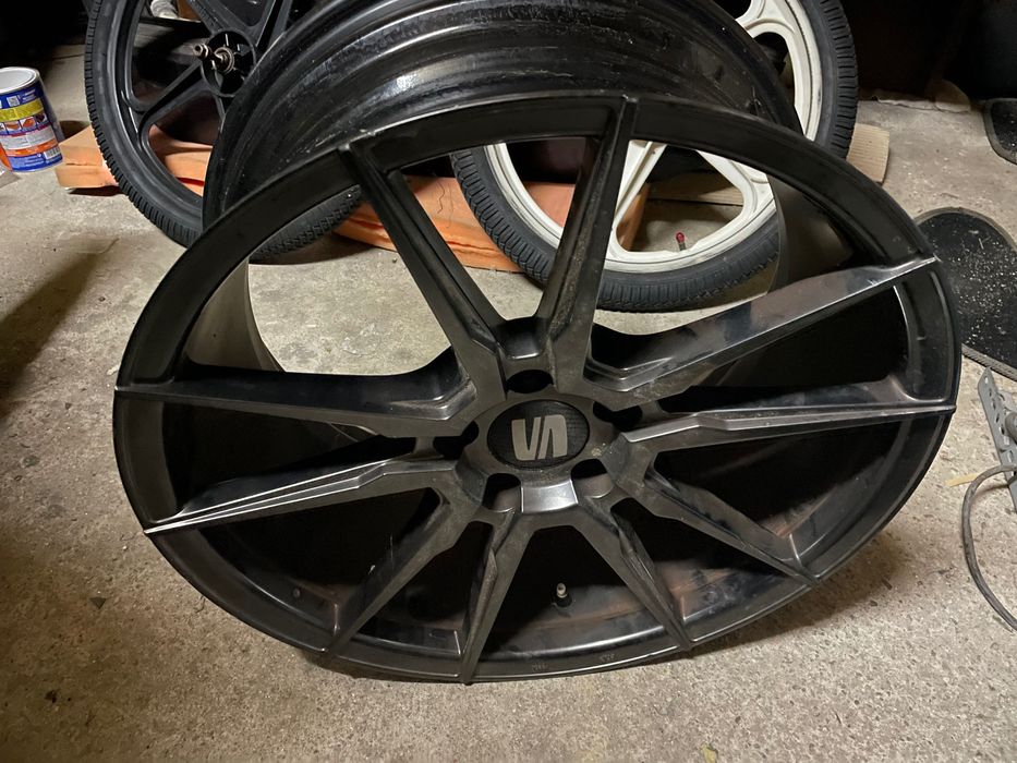 Apenas duas jantes 18” 5x112