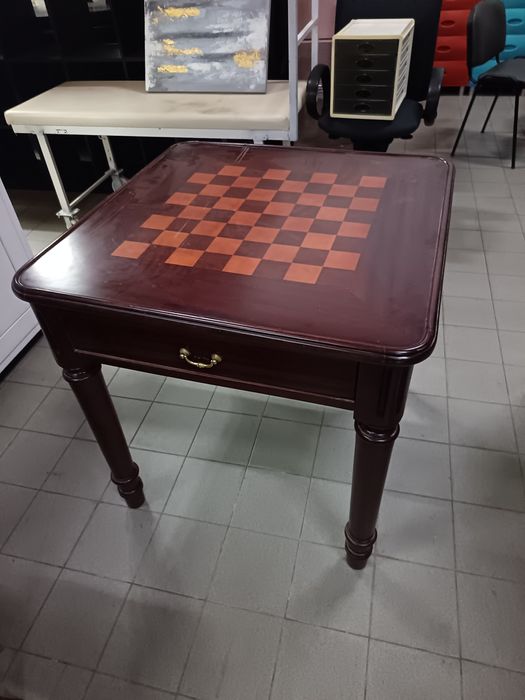 Mesa de jogos antigo