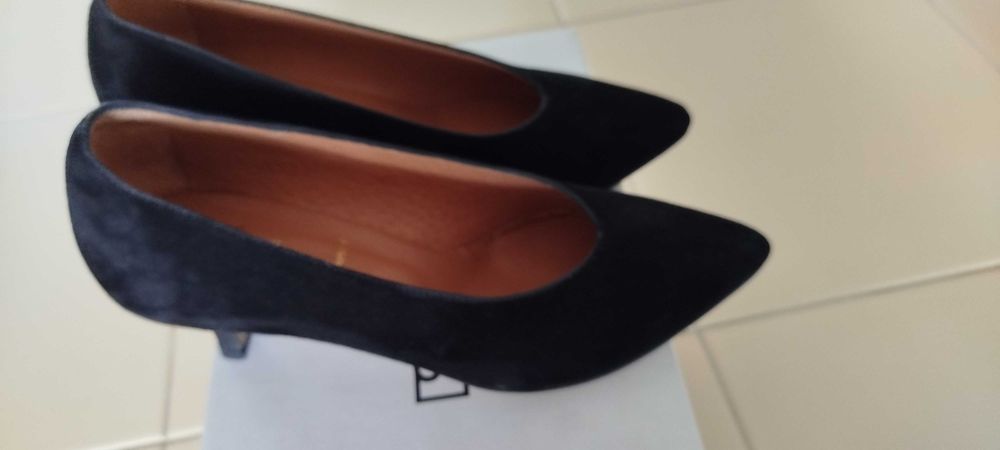 Sapatos senhora pretos em camurça NOVOS