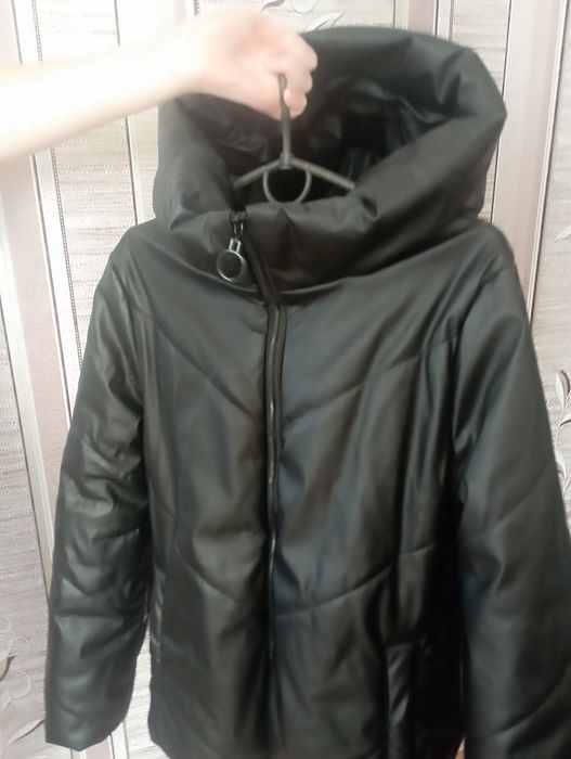 Продам теплу куртку.